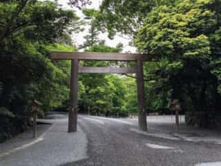 伊勢神宮内宮の美しい参道