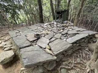 女王卑弥呼の墓とも言われる八倉比賣神社磐座