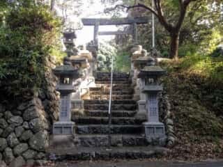 布気皇館太神社 参道の階段 (奈其波志忍山宮比定地)