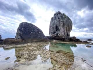 奄美大島 節田立神岩