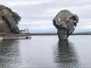 かもめ島　瓶子岩