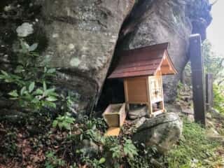 羽衣石の祠