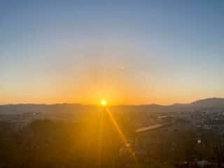 清水寺の境内から見る夕日