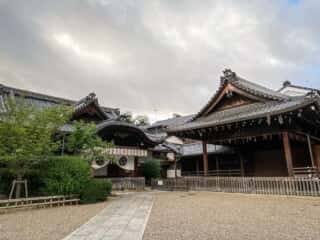 八坂神社　境内