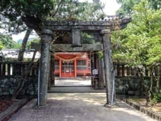 奈多宮神社　鳥居と参道