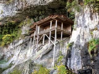三徳山　投入堂