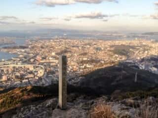 皿倉山 国見岩の碑