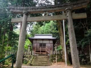 三方石観世音の境内