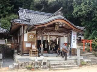 石上布都魂神社　拝殿