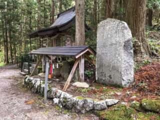 早池峰神社の境内