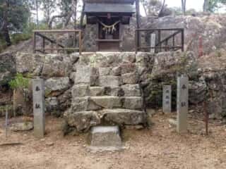 石上布都魂神社　拝殿跡