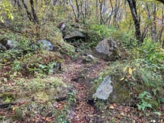 姫神山 登山道巨石群