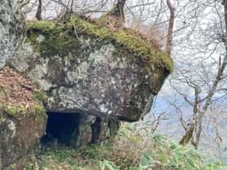 石上登山道 巨石群
