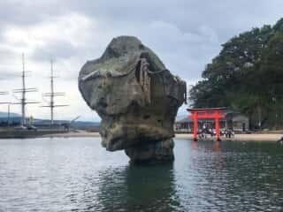 瓶子岩　江差の厳島神社