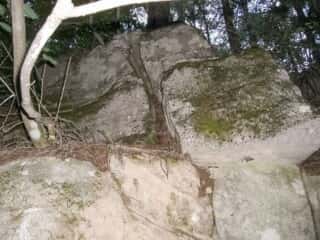 守屋山腹の巨石