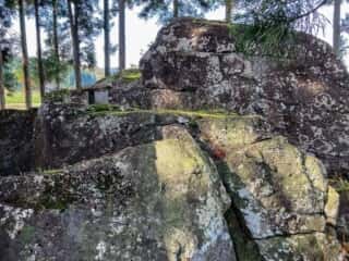 磐神社 (男石大明神)　御神体の磐座