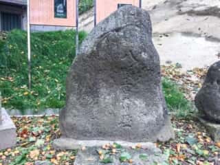 白八幡宮　常灯碑