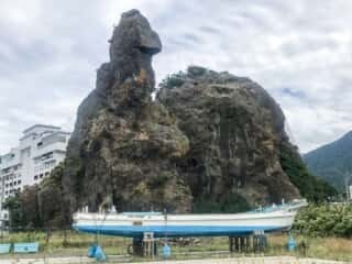 ゴジラ岩