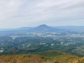姫神山から岩手山を望む