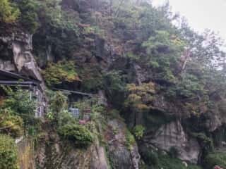 宝珠山立石寺の巨石