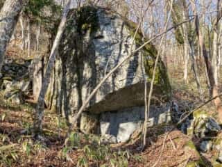 室根山 室根神社参道沿いの巨石