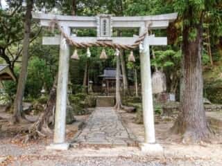瀧尻王子宮　鳥居と参道