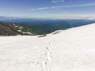 雪に覆われた月山登山道