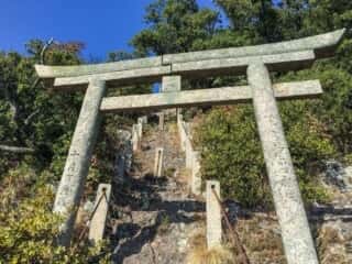 碁石山 鳥居と参道