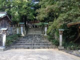 若宮神社の参道 (甲可日雲宮比定地)