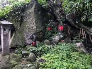 宝珠山立石寺の巨石