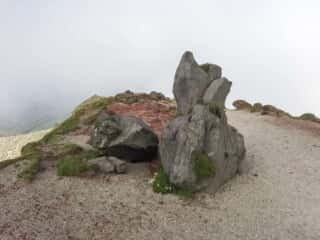 高千穂峯登山道の巨石