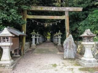 布気皇館太神社 参道 (奈其波志忍山宮比定地)