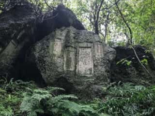 宝珠山立石寺の巨石