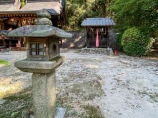 石座神社 境内