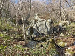 室根山 室根神社参道沿いの巨石