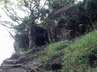 神倉神社　御神体の磐座