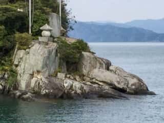 竹生島神社　竜神拝所