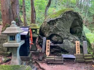 石神神社の磐座　青森