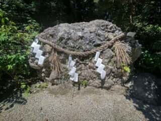 下鴨神社　さざれ石