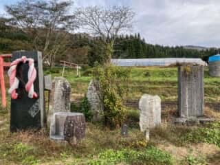 羽黒岩の入口にある石碑