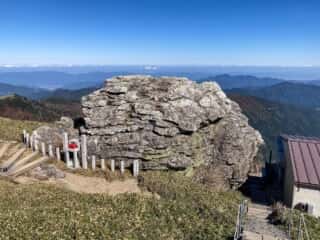 宝蔵石（剣山本宮宝蔵石神社）
