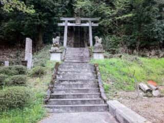 神明神社　参道