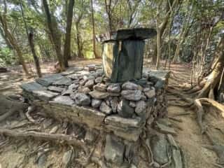 八倉比賣神社 磐座