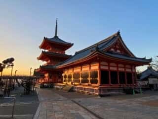 三重塔と経堂