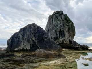 奄美大島 節田立神岩