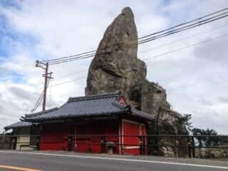 橋杭岩